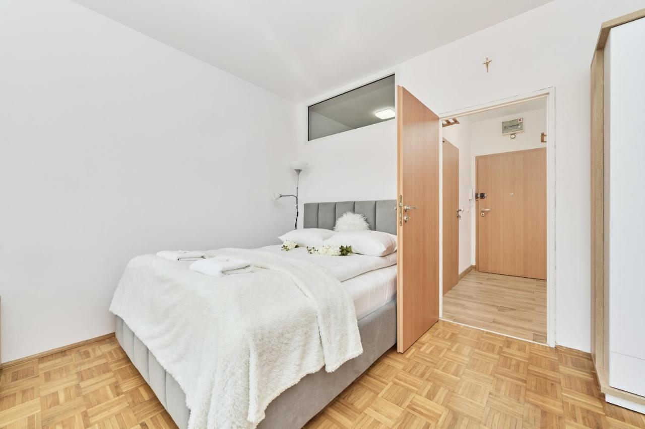 Apartments Wroclaw Legnicka By Noclegi Renters Buitenkant foto